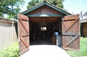 Looking_in_on_garage_610x405 Looking_in_on_garage_610x405