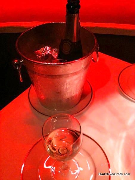 Champagne-Moulin-Rouge-Paris
