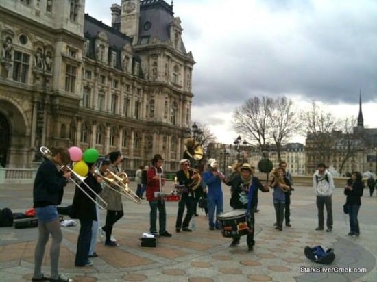 Hotel-de-Village-Band-Paris