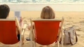 Kindle Commercial: Beach Kindle likes the Sun