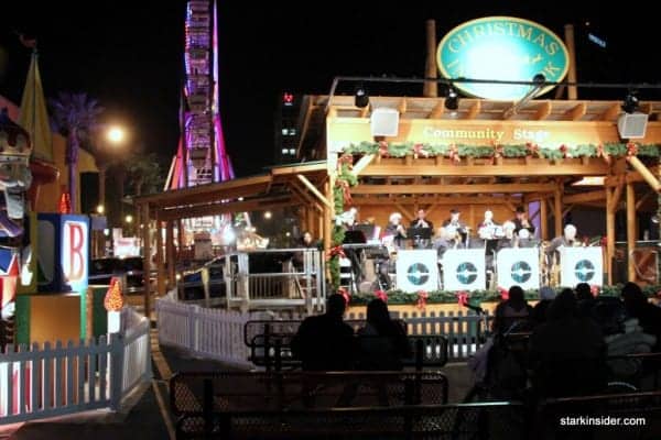Live music warms the chilly San Jose evening. Live music warms the chilly San Jose evening.