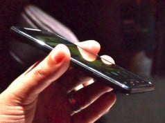 Thin is in again with Motorola Droid RAZR: Only 7.1mm thick.