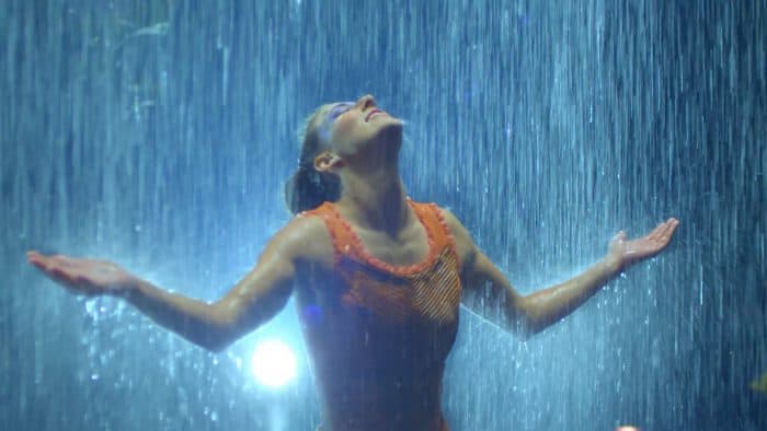 cirque-du-soleil-luzia-video-rain-curtain-effect