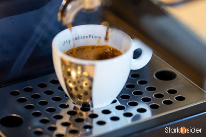Gaggia Classic Pro - Pulling espresso shot