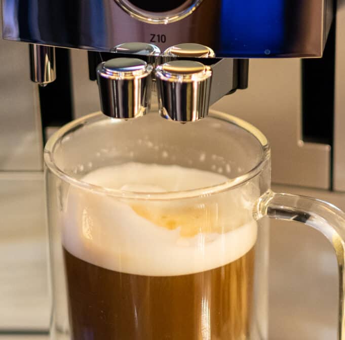 Evaluating milk quality, micro foam and texture on a Jura espresso machine