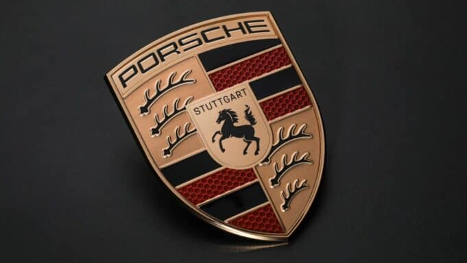 Porsche Crest 2023