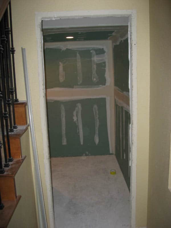 Insider a closet construction project - DIY Wine Cellar for the home Insider a closet construction project - DIY Wine Cellar for the home